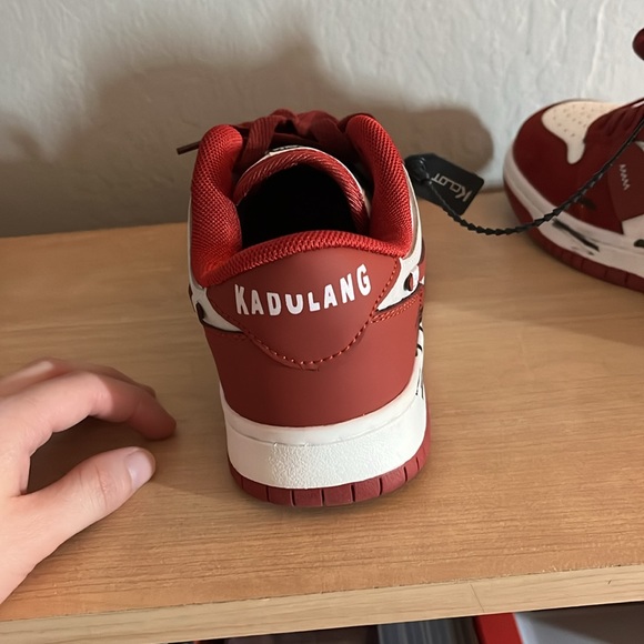 Red and white sneakers - Picture 7 of 8